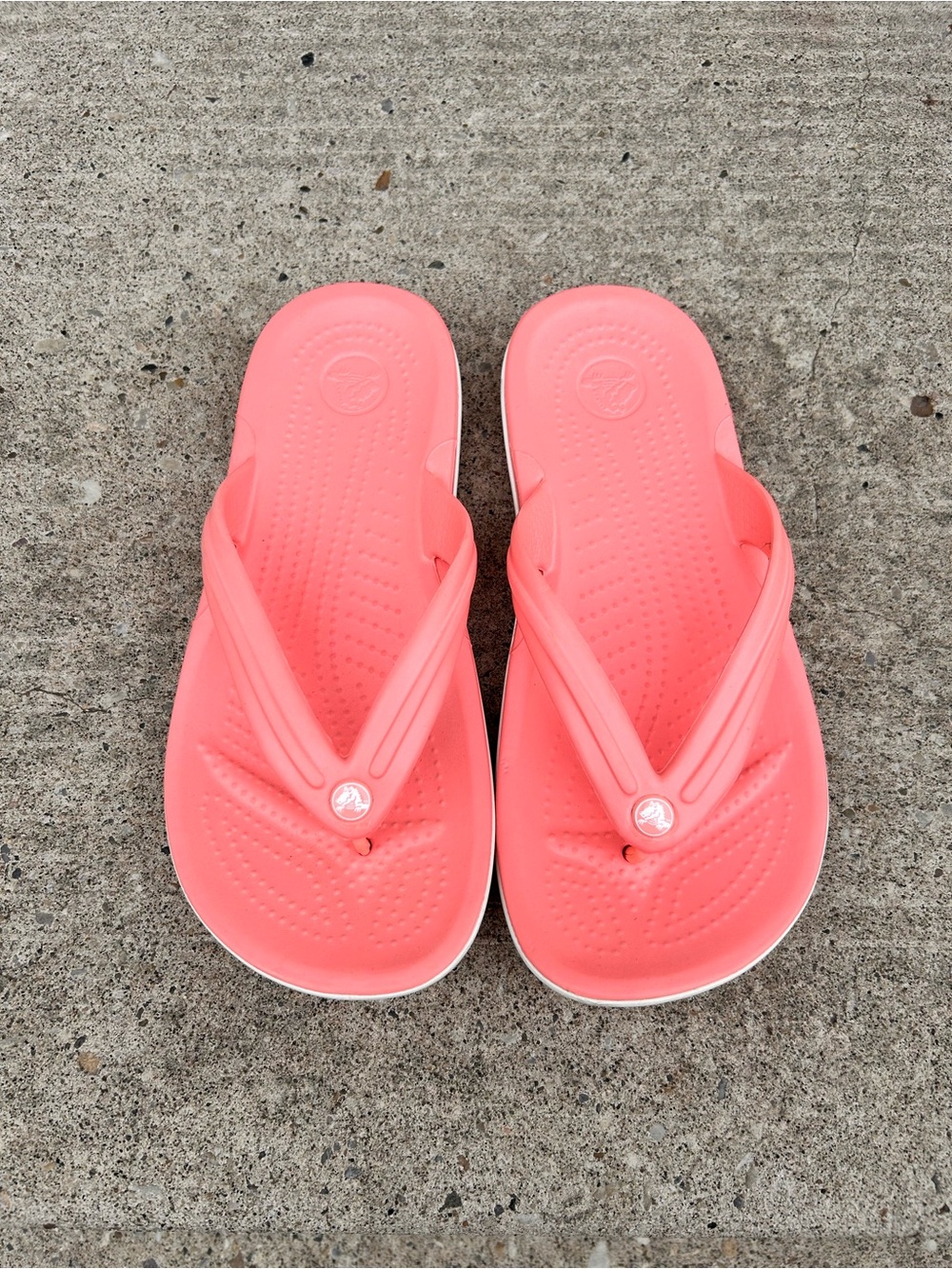 CROCS Women's Size 7 Coral Pink Flip Flop Sandals